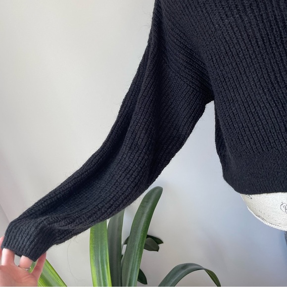 Oversized black knitted sweater 
Size: XS - Picture 5 of 8